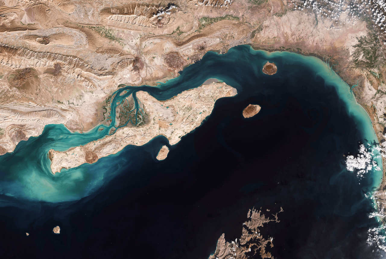 US Military Escorts Commercial Vessel Via Hormuz in 'Project Freedom'
