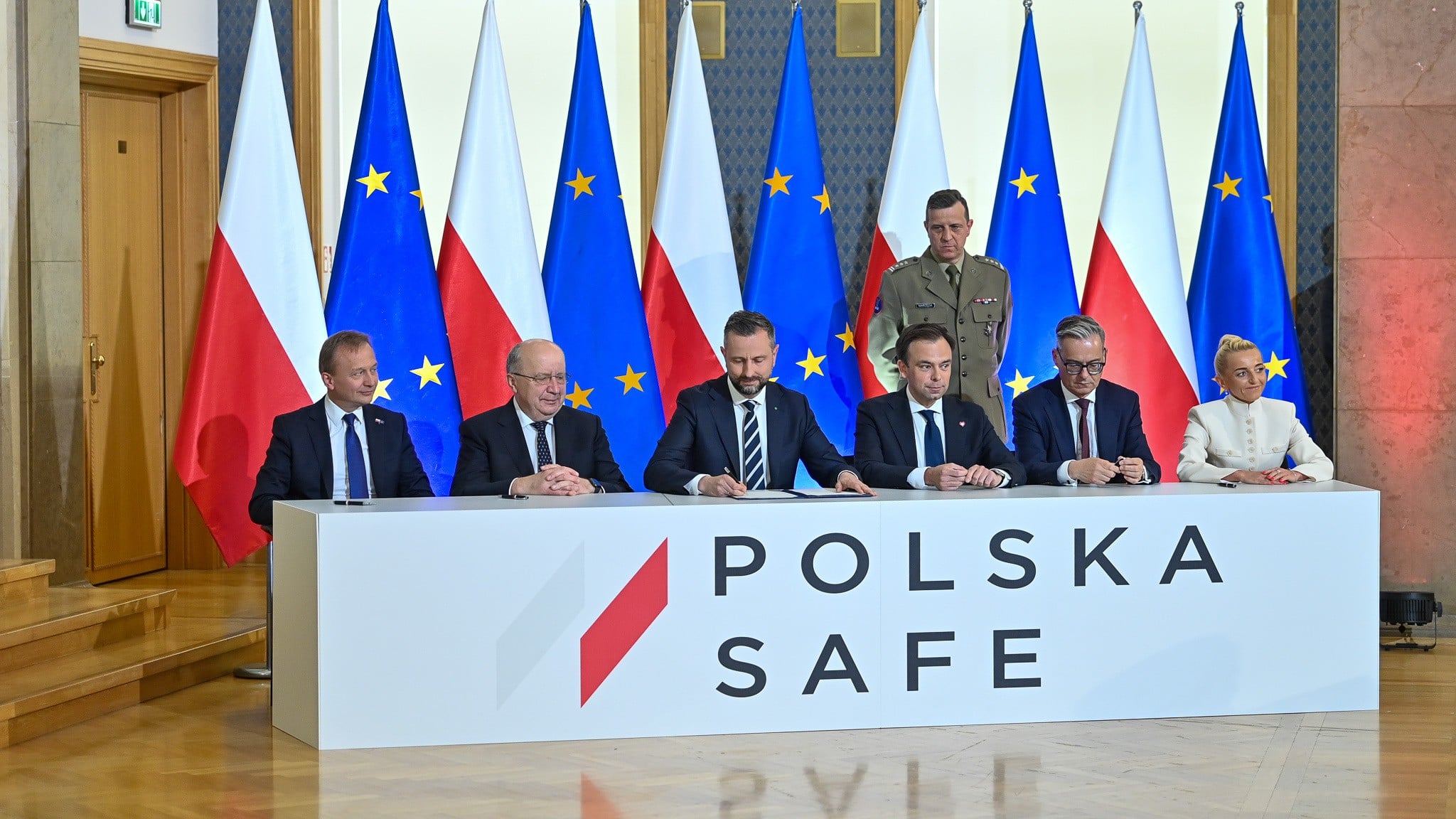 Poland Pioneers EU Defense Funding: Billions Bolster Eastern Flank