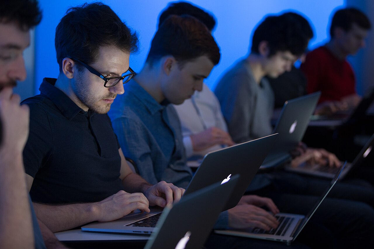 US AI Executive Order: Cyber Defenses, Frontier Models, Innovatio