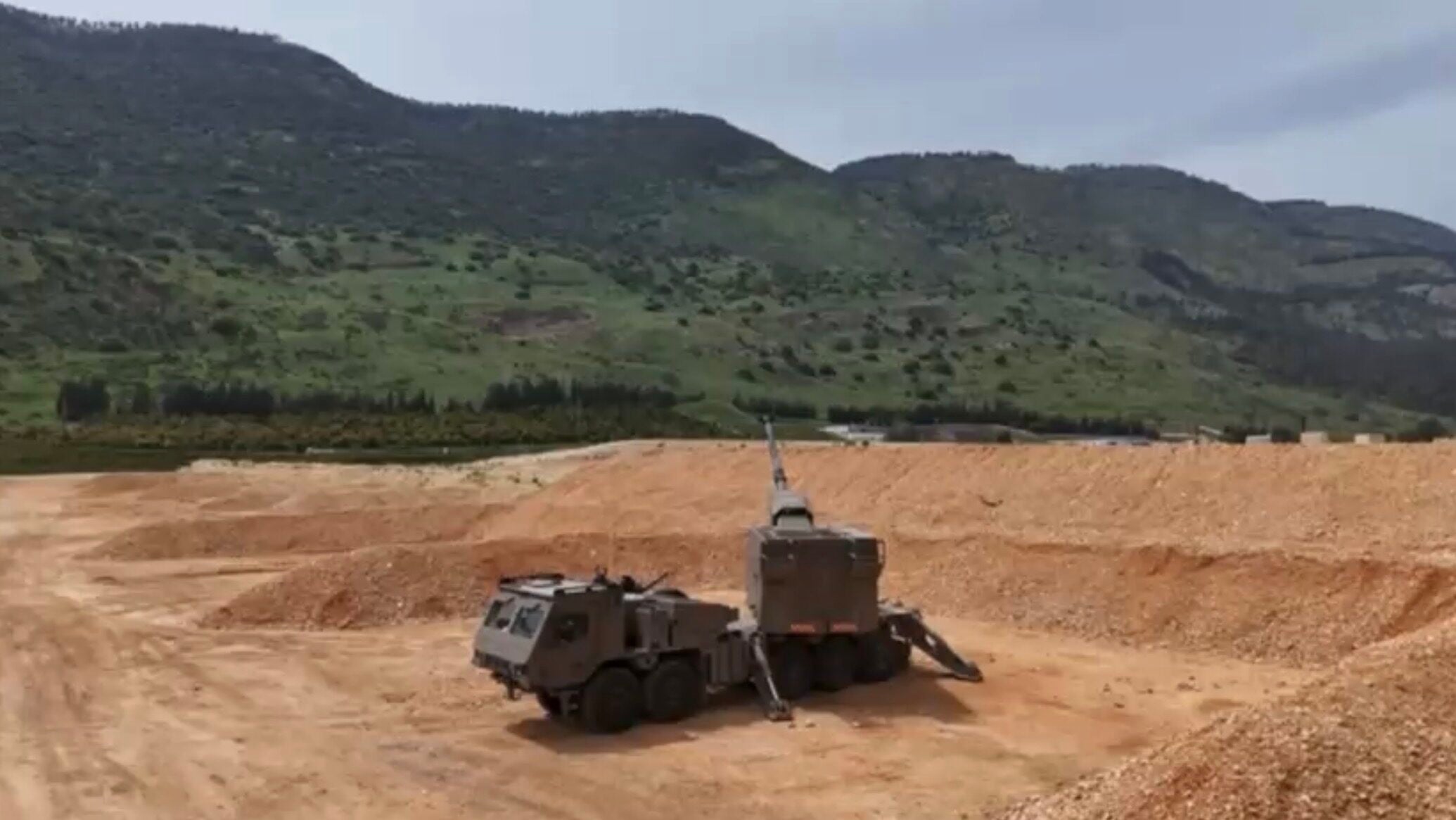 Israel's Roem Howitzer: Automated Artillery Hits Hezbollah in First Combat
